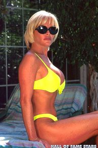 Classic Blonde Porn Babe In Yellow Bikini